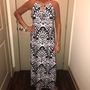 Long black and white dress